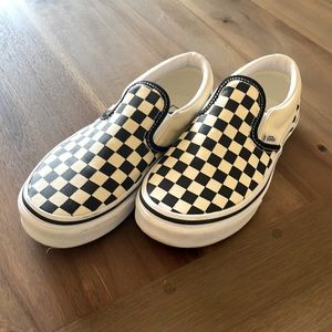 Van’s Barely used boys slip on. US size 2. Excellent condition. No box.